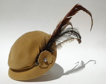 VINTAGE | Tan Felt Feathered Hat