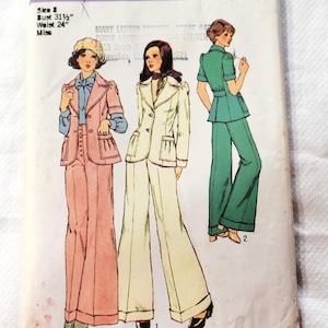 May include: Vintage Simplicity sewing pattern, size 8, with illustrations of women's suits. The pattern includes a pink suit, a cream suit, and a green suit. The bust size is 80 cm and the waist is 61 cm. The pattern number is 6039.
