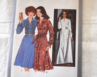 Size 14 UNCUT 1970s Simplicity 8249 Sewing Pattern, Misses Long