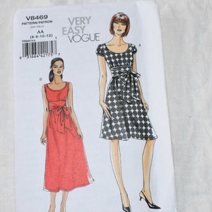 Size 6 8 10 12 UNCUT Very Easy Vogue 8469 Sewing Pattern Misses Semi Fitted Dress Deep Scoop Neckline Bust 30.5 31.5 32.5 34&quot;