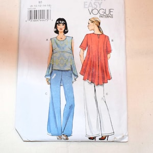 Puede incluir: Un letrero de madera hecho a mano con la palabra "Bienvenido" en una fuente juguetona. El letrero está pintado de blanco con un acabado envejecido y presenta un diseño floral en tonos rosas y verdes. Mide aproximadamente 30 cm de ancho.