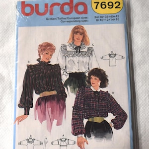 Size 8 - 16 UNCUT Vintage 1970s Burda 7692 Sewing Pattern Misses Loose Fit Ruffled Blouse
