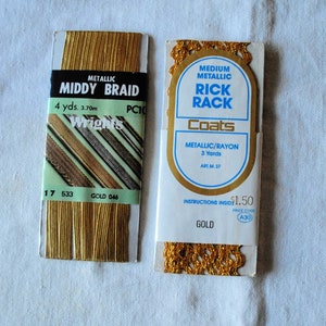 Nouveau vintage des années 1980 inutilisé, choisissez l'un de ces 2 lot de garnitures artisanales à coudre en or métallique Rick Rack en tresse dorée