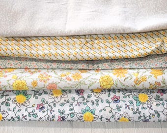Vintage Floral Calico Fabric Bundle: Small Flowers, Quilting Sewing