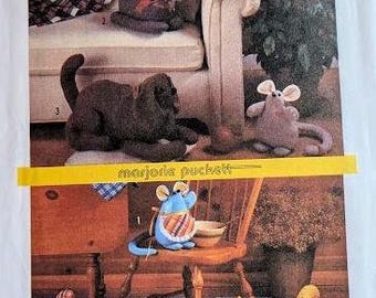 Molde de costura Simplicity 6824 da década de 1980, bichos de pelúcia, cachorro, rato e gato.