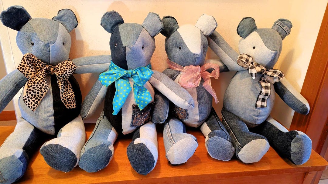 ハンドメイドのアップサイクルブルージーンズデニムテディベア（中型