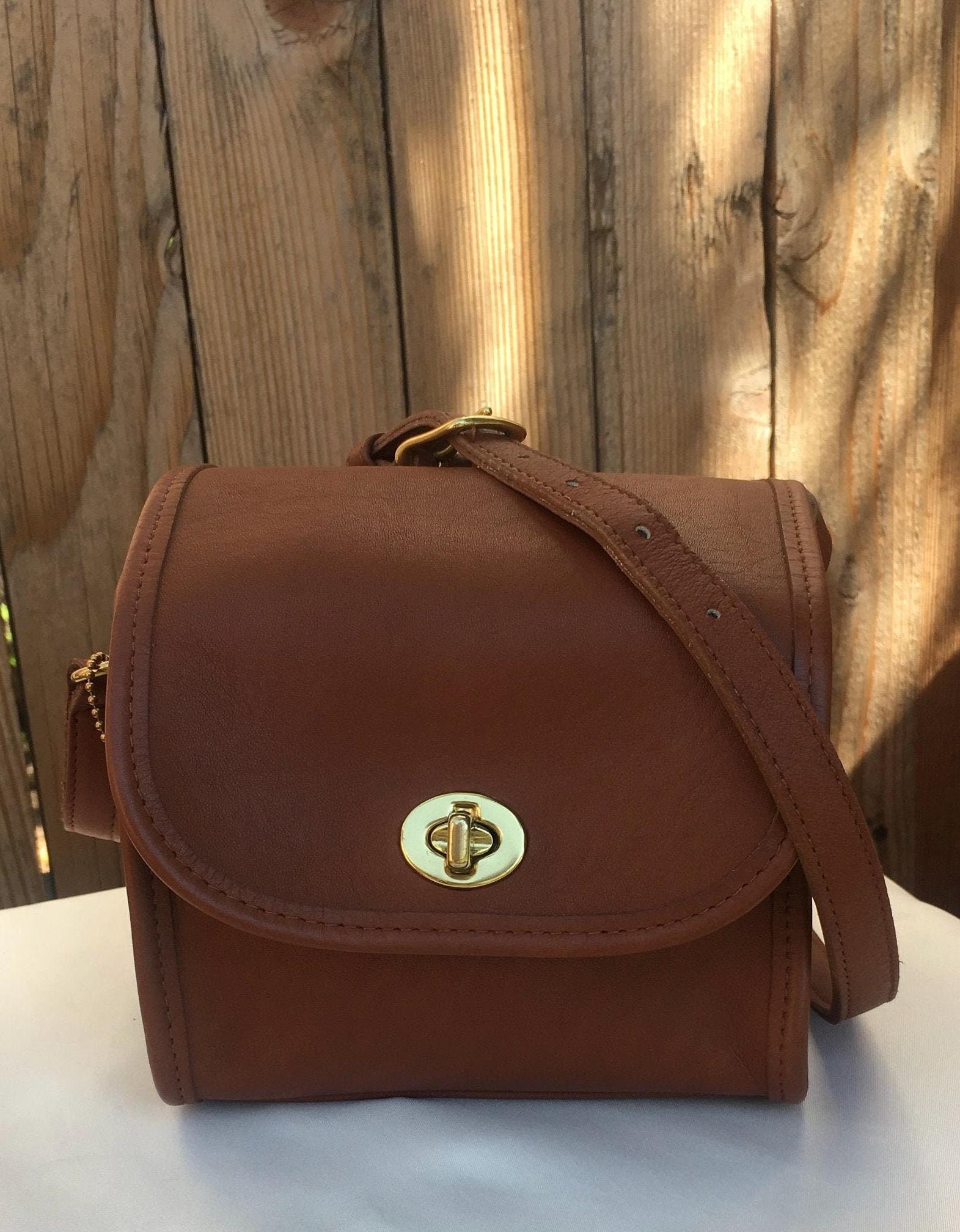 バッグ vintage coach Emmie Flap bag 9018 Vintage Coach Emmie Flap Bag in Black 9018