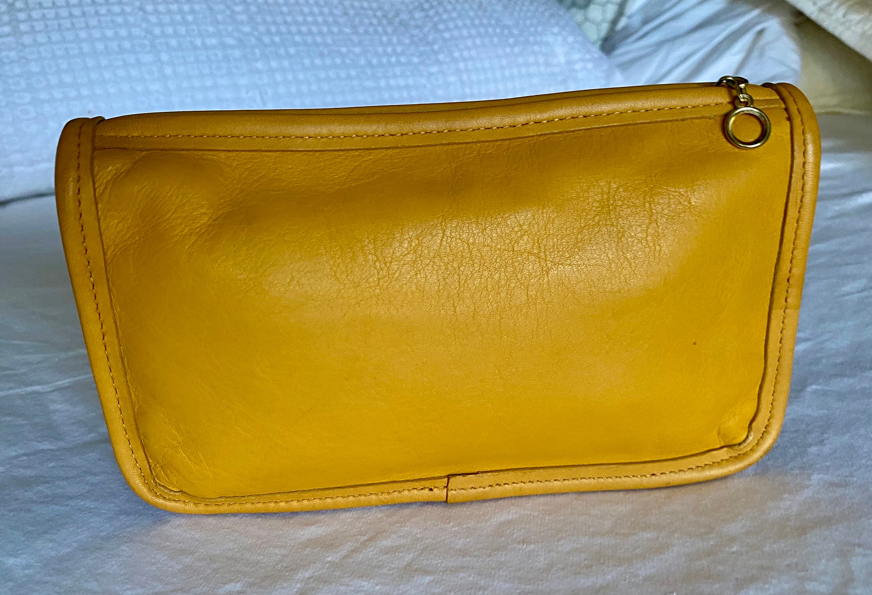 バッグ Vintage Coach Chunky Case Pouch Yellow OLD COACH CHUNKY CASE YELLOW The Chunky case in very rare