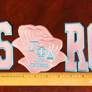 Quantum Phi Delta Sorority Life Mitglied Aufbügler, Rose Stickerei Detail