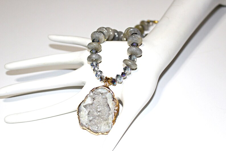 Geode Pendant Necklace with Labradorite Gemstones Labradorite Necklace Statement Jewelry Natural Geode Necklace Goldleaf Geode Necklace