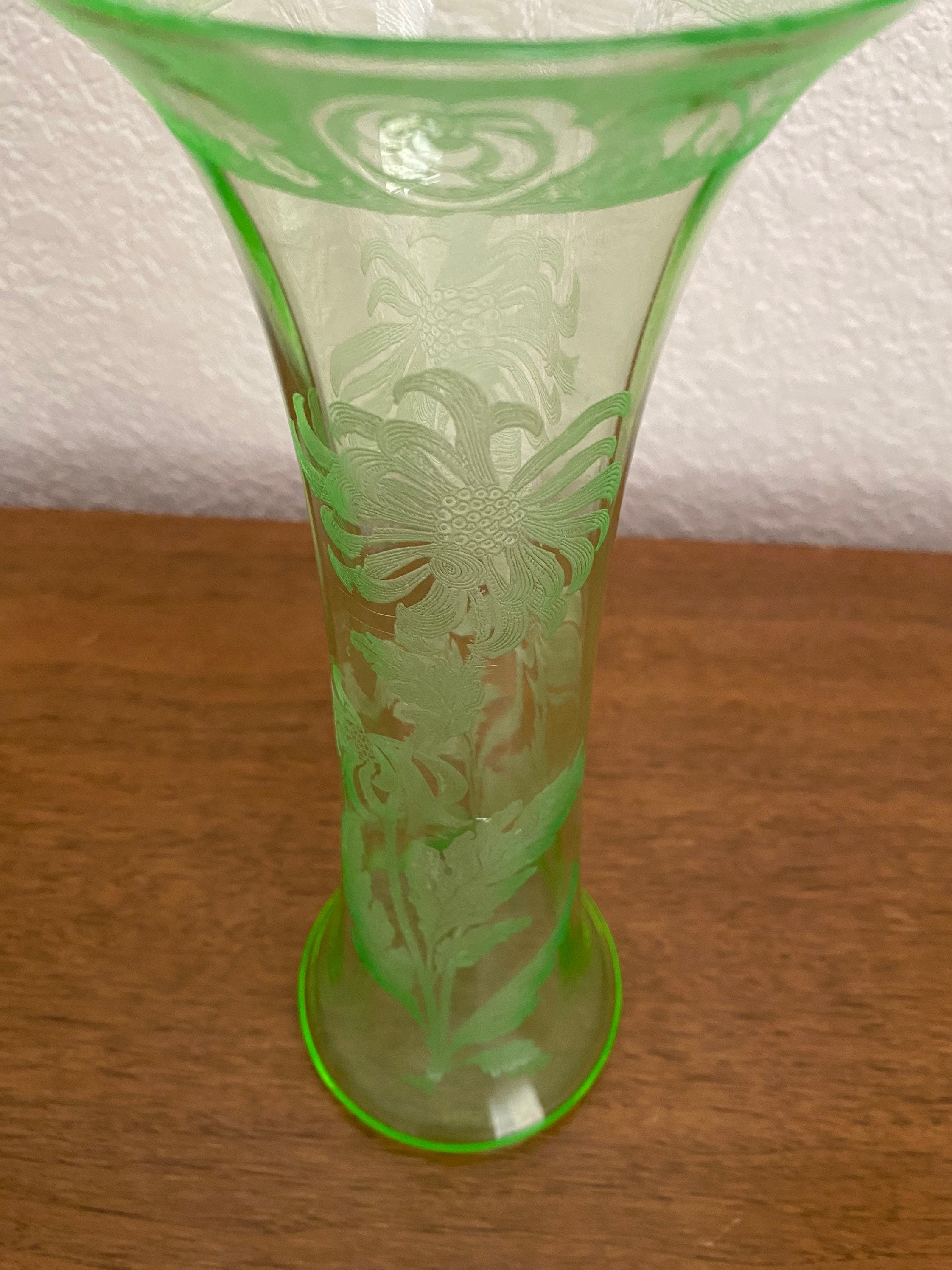 Wonderful Cambridge Glass Vase with Chrysanthemum Etching and Betty