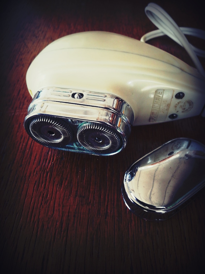 PHILIPS Old Electric Shaver in Beige Bakelite Year 1955 Vintage Made in
