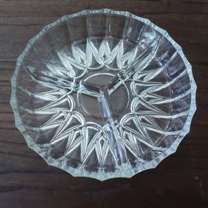 Carved glass compartment dish brand LEVER - Made in France - Vintage - carved glass - pop - bohemian -