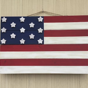 13-Stared Distressed American Pallet Flag/ Flag of America/ American Flag /Wooden Pallet Flag/ Rustic Home Decor/ Patriotic