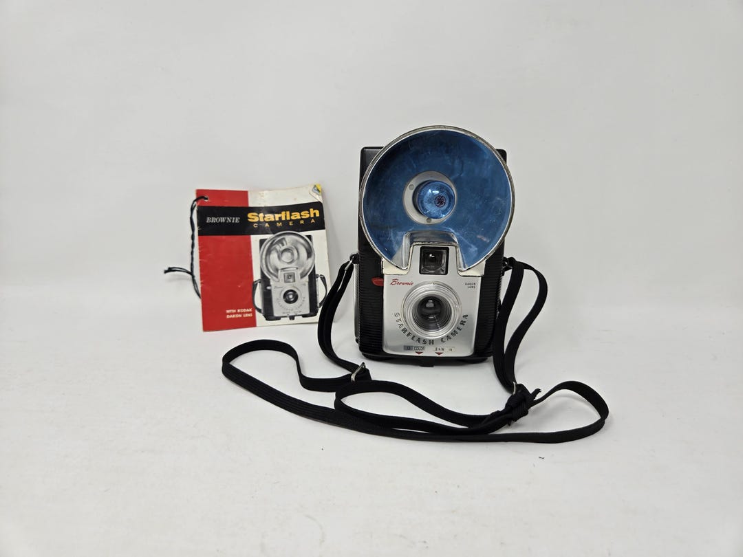 Lot 143 - A Group of Kodak Brownie Starflash Cameras