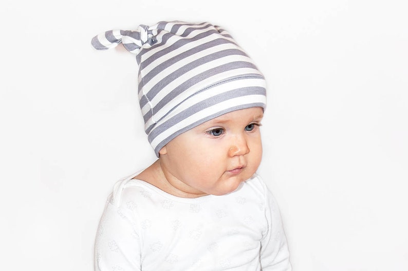 Baby hat. Шапка для детей. Шляпа детская. Детская шапочка. Детская шапка с большим цветком.