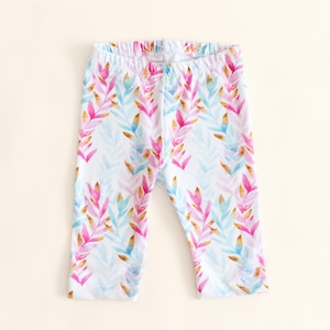 Capri girls leggings made from printable pattern. Lovely outfit for spring and summer or school outfit.