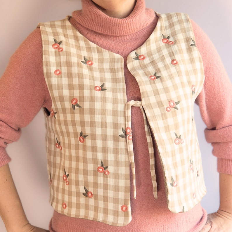 Easy sleeveless jacket sewing pattern with tie front great for beginners, here on the model size 8 (EUR 40)