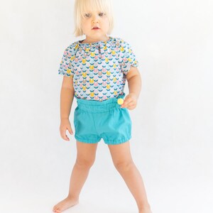 Child modeling beginner-friendly elastic waist shorts