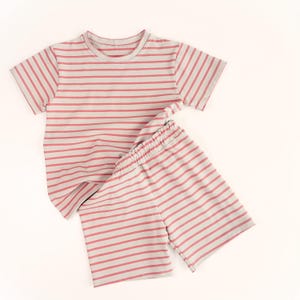 Set di modelli di cucito PDF per bambini, top e pantaloncini, per principianti. Pacchetto di modelli per pigiama estivo per bambini, progetto regalo da cucire.