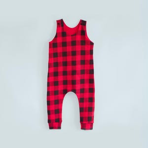 Modello di cucito per tutina per neonato in PDF – Tuta con bottoni automatici sulle spalle per bambini – Vestiti in maglia per neonato – Progetto stampabile adatto ai principianti