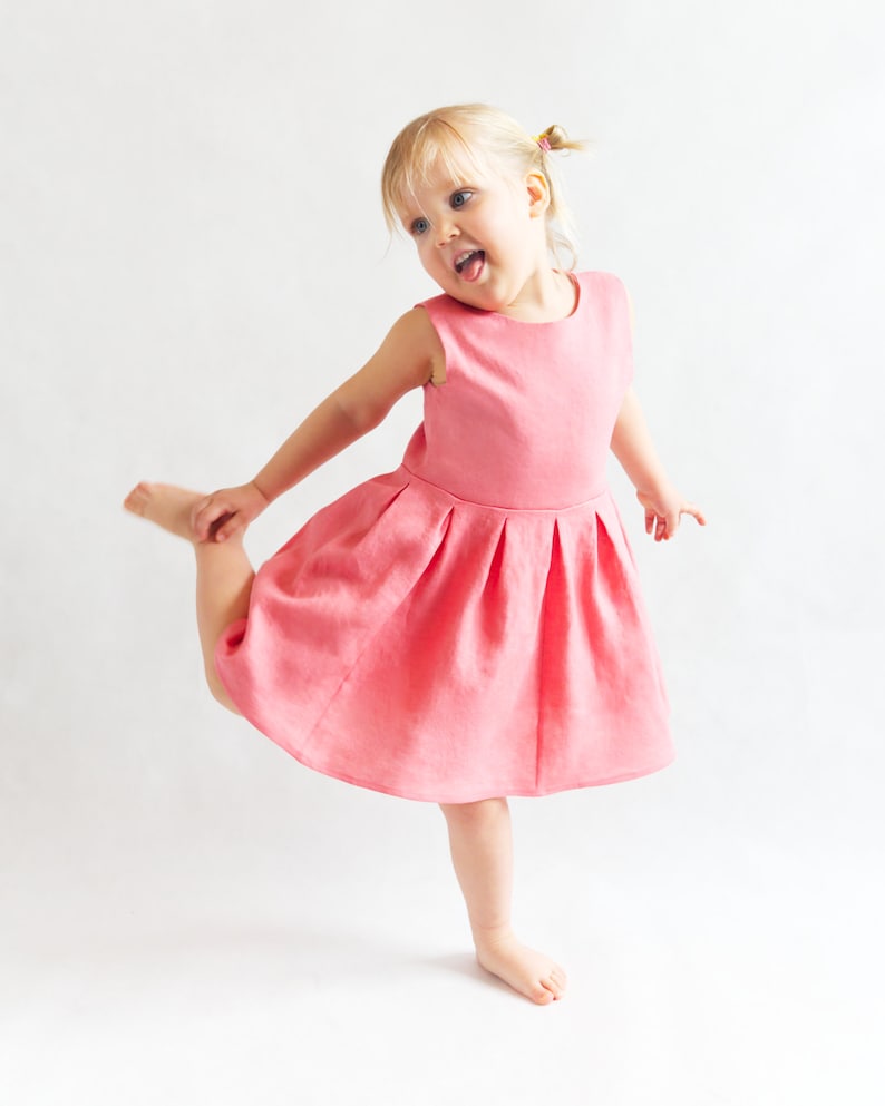 Toddler wearing handmade summer dress from PDF pattern in linen fabric made with super easy PDF pattern