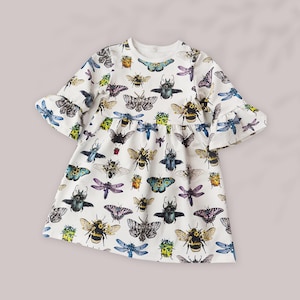 Modello di cucito per abito con maniche a campana per bambine in formato PDF, regalo fai da te facile per bambina, tessuto a maglia, stile country, idea per outfit per bambini, modelli di abiti casual per bambini piccoli