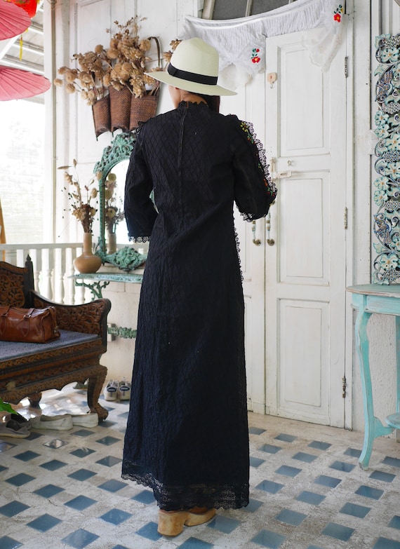 Vintage Black  Mexican Lace  Dress, Embroidered L… - image 5