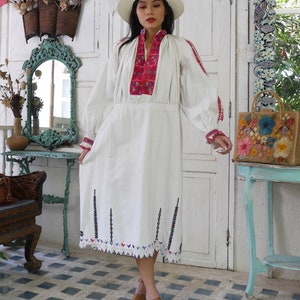 Rare 1930 Antique Embroidered Romanian Dress , Transylvania Romanian Dress With Crochet Work image 2