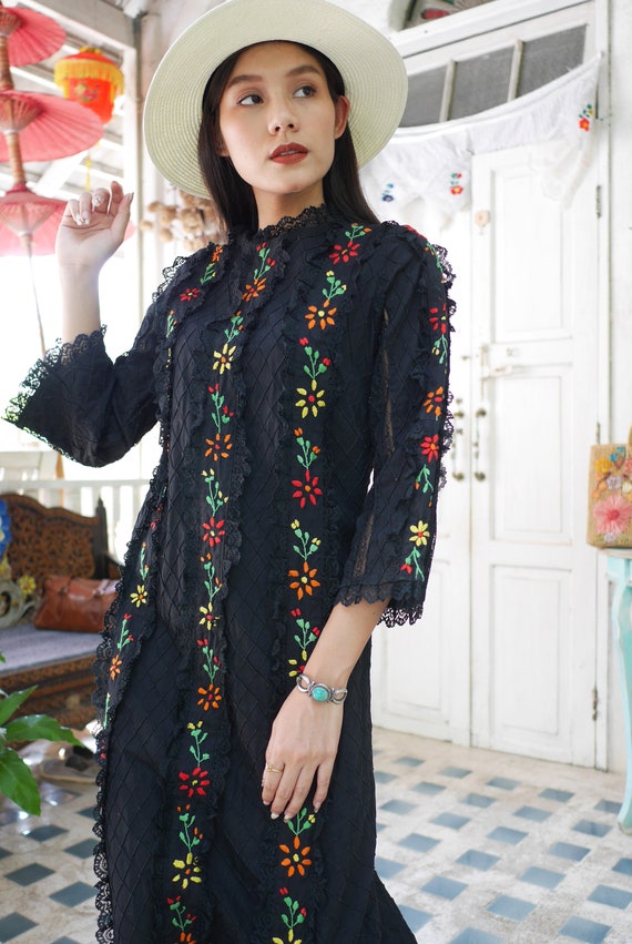 Vintage Black  Mexican Lace  Dress, Embroidered L… - image 7
