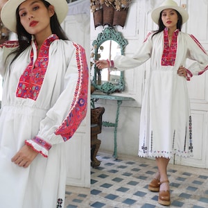 Rare 1930 Antique Embroidered Romanian Dress , Transylvania Romanian Dress With Crochet Work image 1