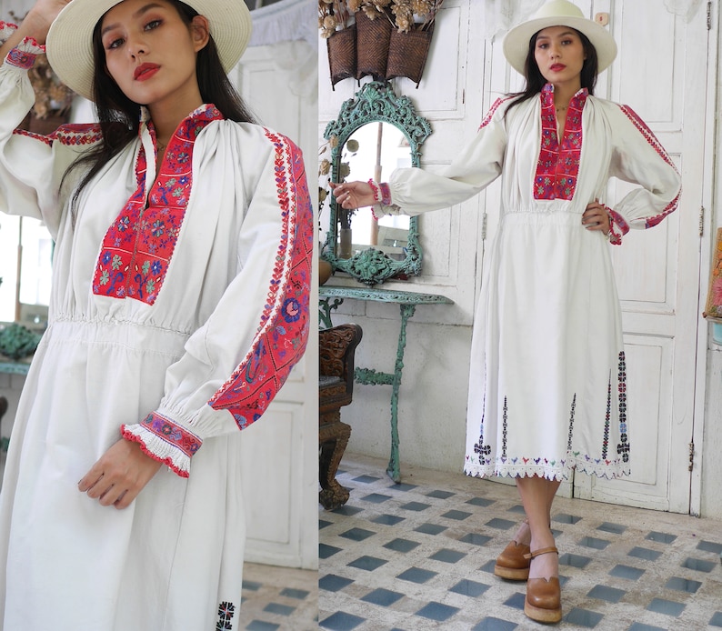 Rare 1930 Antique Embroidered Romanian Dress , Transylvania Romanian Dress With Crochet Work image 1