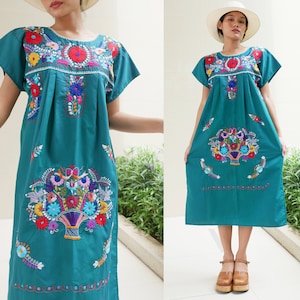 Vintage Oaxacan Dress / Mexican Embroidered Dress / Playa Del Bohemian Dress