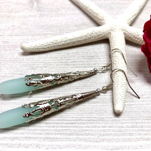 Boucles d’oreilles en goutte d’eau en verre de mer, boucles d’oreilles en goutte d’eau, boucles d’oreilles en verre de mer Aqua Blue, boucles d’oreilles boho, bijoux en verre de mer, bijoux d’été, cadeau de demoiselle d’honneur