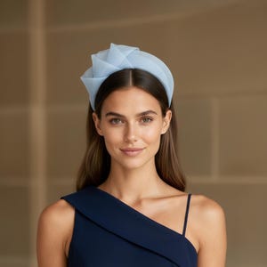 Pale light blue fascinator, Wedding guest hairpiece, Mother of the bride groom, Races hatinator, Hat alternative, Ladies day, Event headband