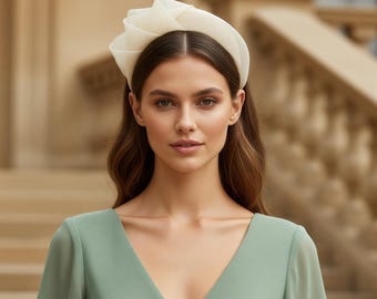 Ivory cream fascinator, Wedding guest hairpiece, Mother of the bride groom, Races hatinator, Hat alternative, Ladies day, Event headband