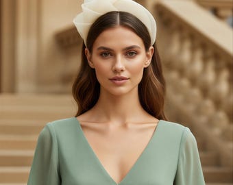 Ivory cream fascinator, Wedding guest hairpiece, Mother of the bride groom, Races hatinator, Hat alternative, Ladies day, Event headband