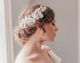 Beautiful bridal headpiece with flowers and pearls, Wedding hair vine, Summer bride, Boho bridal hairpiece, Rose gold wedding, Floral bride