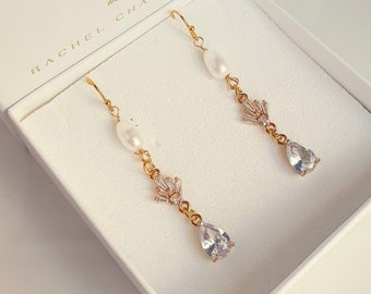 Vintage teardrop wedding earrings with real pearls, Unique art deco earrings, beautiful gold 1920s style jewellery, Bridal gatsby