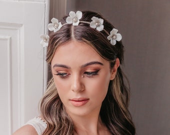 Serre-tête de mariée en argent avec fleurs, accessoires de cheveux de mariée en argent, postiche de fleur de perle, mariée champêtre, mariage d'été, nature rustique