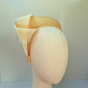 Gold and Cream fascinator, Wedding guest hairpiece, Mother of the bride groom, Races hatinator, Hat alternative, Ladies day, Event headband