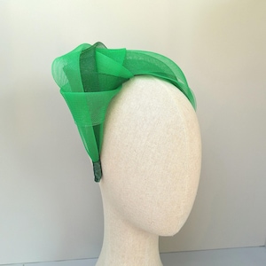 Green fascinator, Wedding guest hairpiece, Mother of the bride or groom, Races hatinator, Hat alternative, Ladies day, Event headband