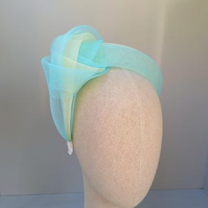 Light Blue and Cream fascinator, races headband, mother of the bride or groom, events hatinator, ladies headpiece, wedding guests