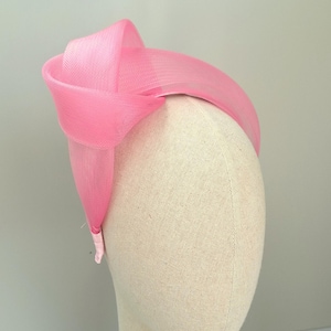 Pink fascinator, Baby pink light pink hairpiece, Races headwear, ladies day, wedding guest accessory, mother of the bride, hat alternative