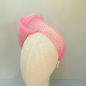 Light Pink fascinator with a light sparkle, wedding guest, mother of the bride, races hatinator, handmade headpiece, unique hairpiece