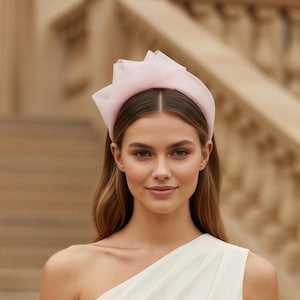 Pale Light Pink fascinator, Wedding guest hairpiece, Mother of the bride or groom, Races hatinator, Hat alternative, Ladies day, Single
