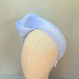 Silver white fascinator, Wedding guest hairpiece, Mother of the bride or groom, Races hatinator, Ladies day, Hat alternative, Event headband