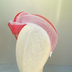 Red and white fascinator, Races headpiece, Wedding guest hair accessory, Special event headband, hat alternative, mother of the bride