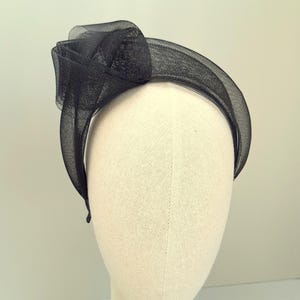 Black fascinator, Wedding guest hairpiece, Mother of the bride or groom, Races hatinator, Hat alternative, Ladies day, Event headband