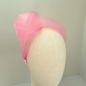 Light pink fascinator, Baby pink headpiece, Wedding guest hair accessory, special event headband, hat alternative, hair decoration, rose